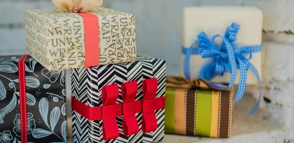 10-genius-life-changing-gift-wrapping-hacks.webp