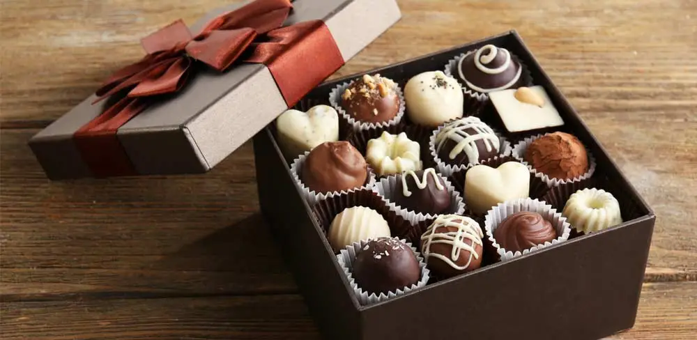 chocolates-and-cookies-gifts-for-your-friends.webp